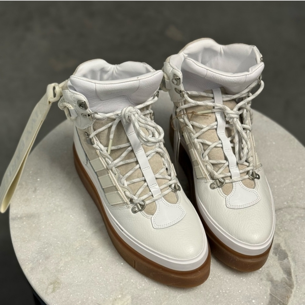 NW  IVY PARK boots 9.5 US
